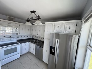19 Colonial Club Dr in Boynton Beach, FL - Foto de edificio - Building Photo