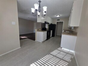 620 Race St in Crowley, TX - Building Photo - Building Photo