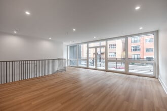 1610 W Grand Ave in Chicago, IL - Foto de edificio - Building Photo