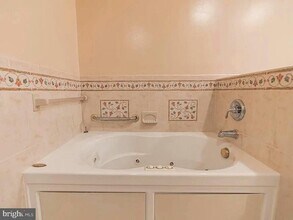 21209 Seneca Crossing Dr in Germantown, MD - Building Photo - Building Photo