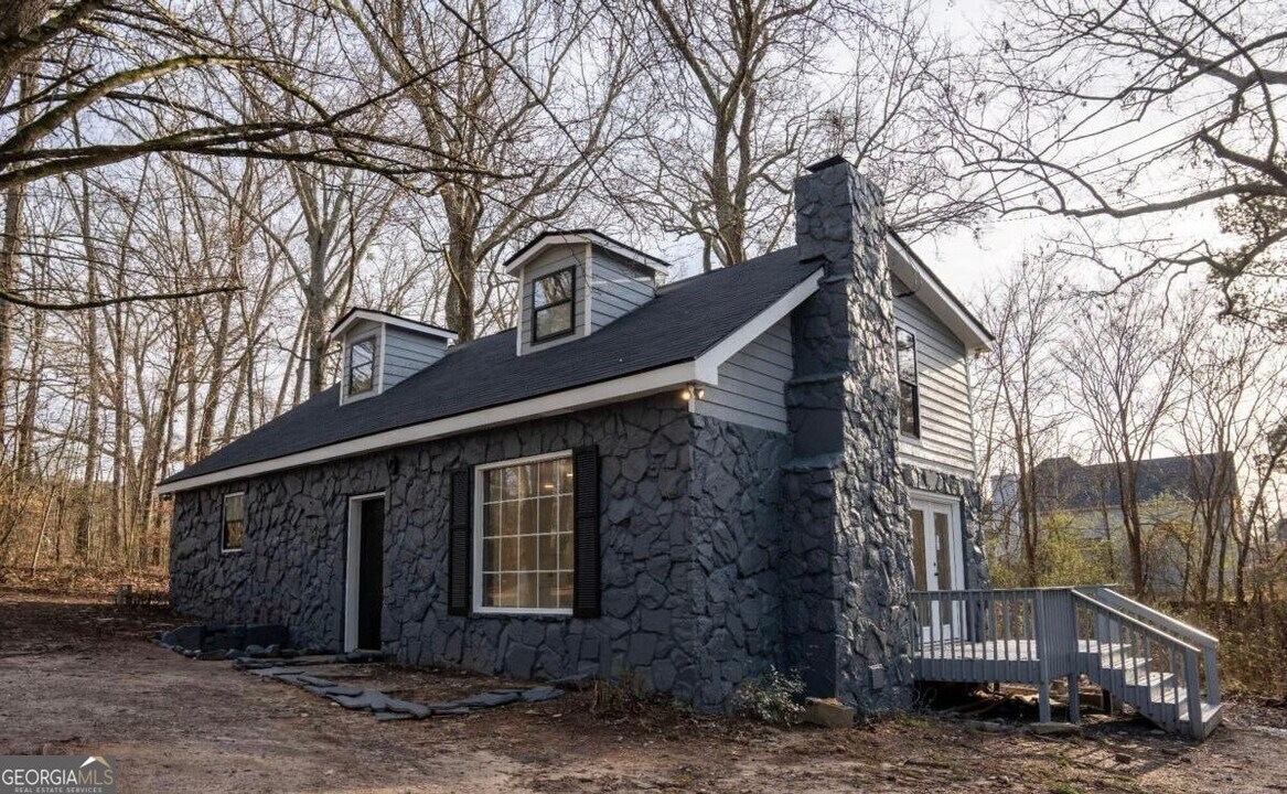 683 Almon Rd in Covington, GA - Building Photo