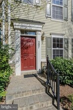 207 Garden View Way in Rockville, MD - Building Photo - Building Photo