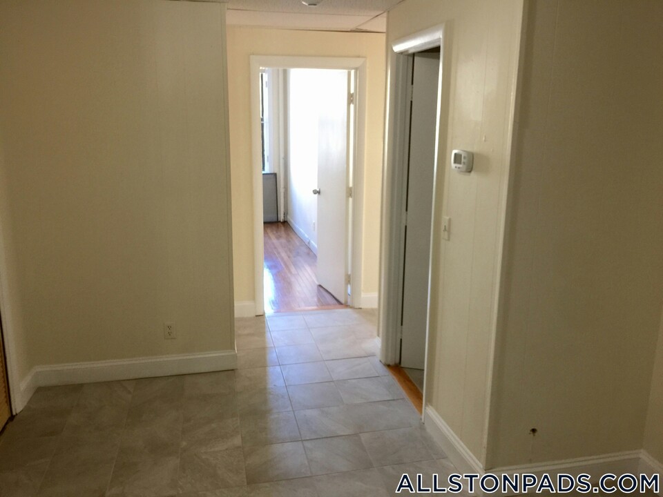 1133 Commonwealth Ave in Boston, MA - Building Photo