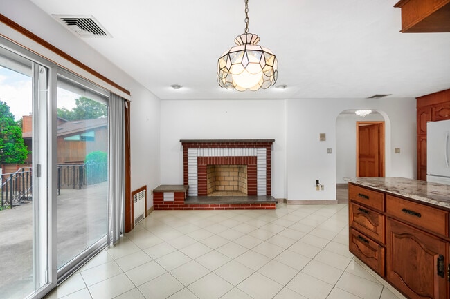 216 Forest St in Medford, MA - Building Photo - Building Photo