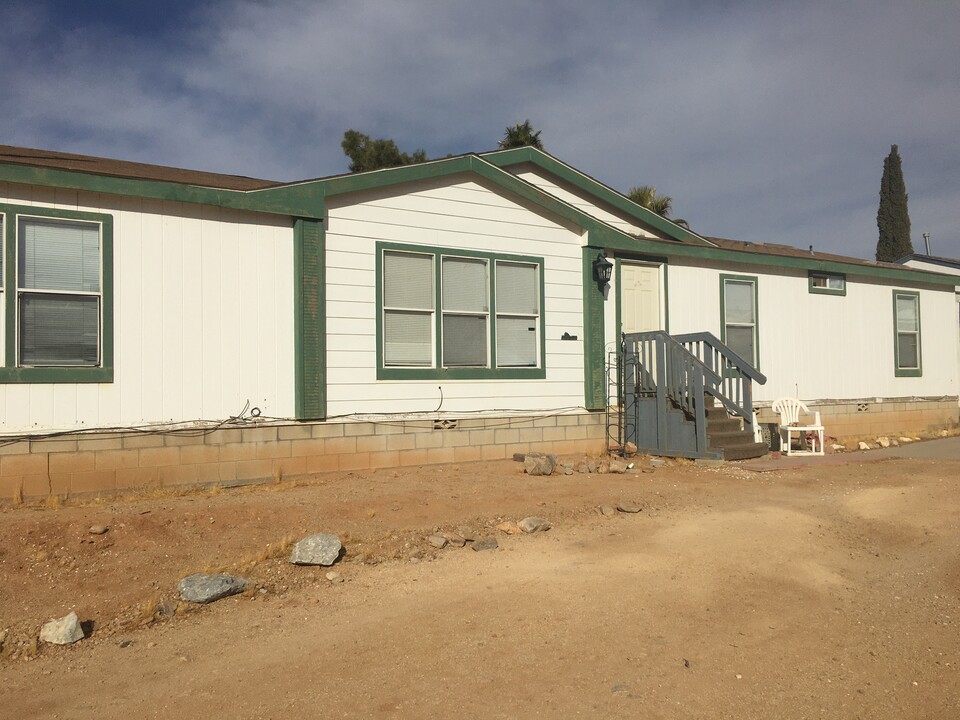 21272 Morro Rd in Apple Valley, CA - Building Photo