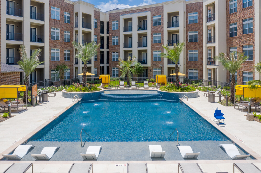 Hardy Yards Apartment Homes in Houston, TX - Building Photo