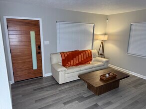 3521 W Paul Ave in Tampa, FL - Building Photo - Building Photo