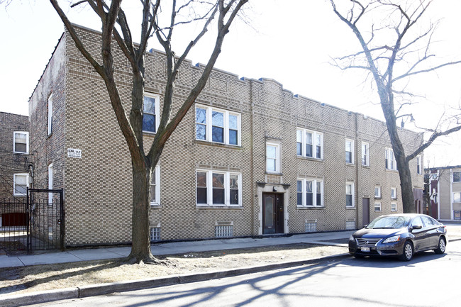 2456 W 69th St in Chicago, IL - Foto de edificio - Building Photo