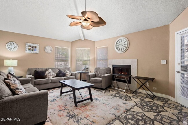 757 Hempstead Dr in El Paso, TX - Building Photo - Building Photo