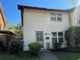 2426 N Graham Dr in Arlington, TX - Building Photo