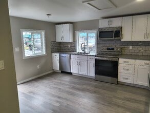 9035 SE Division St in Portland, OR - Building Photo - Building Photo