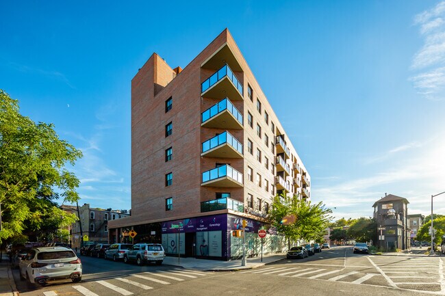 1122 Chestnut Ave in Brooklyn, NY - Foto de edificio - Building Photo