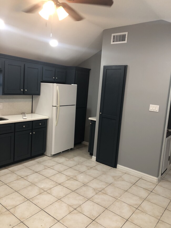 1522 N Dunlap Ave, Unit REAR in Mission, TX - Building Photo - Building Photo