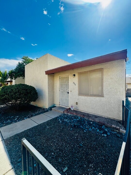 905 E Adams St in Tucson, AZ - Building Photo