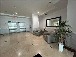60 NW 37th Ave in Miami, FL - Building Photo - Building Photo