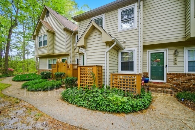 401 Bracknell Arch in Chesapeake, VA - Building Photo - Building Photo