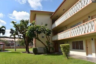 1885 NE 121st St, Unit 16 in North Miami, FL - Foto de edificio - Building Photo