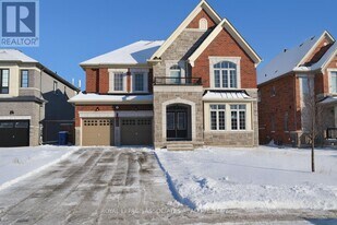 307 Reg Harrison Trail in Newmarket, ON - Building Photo