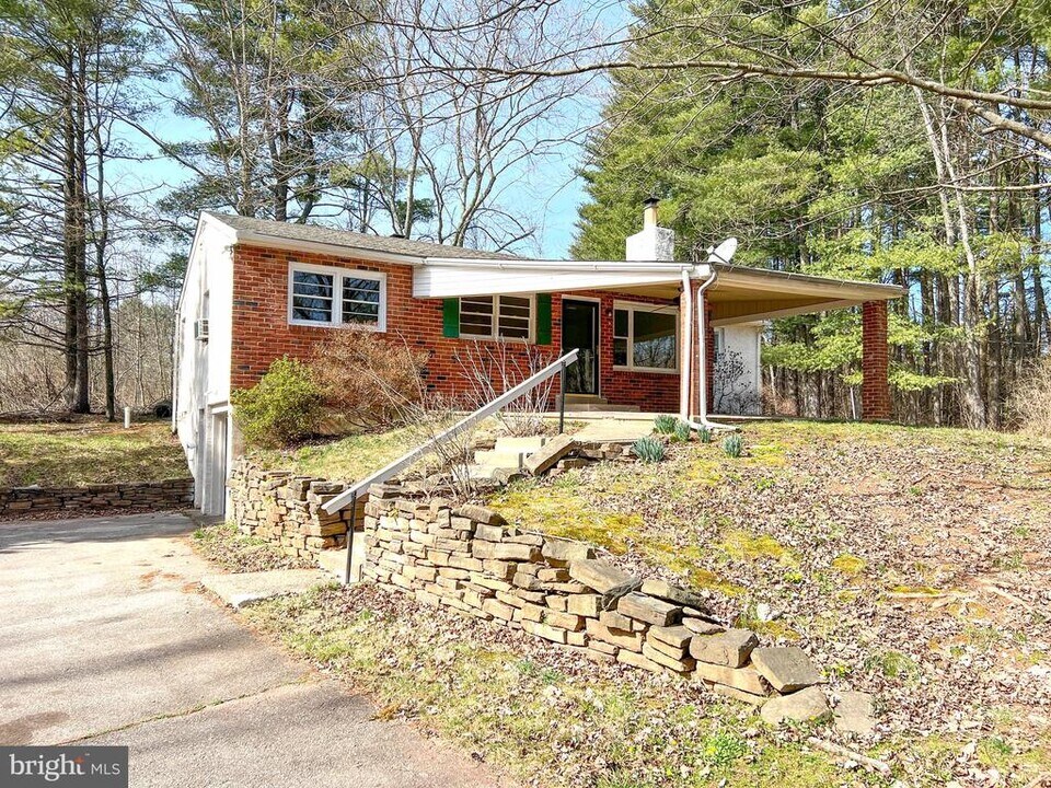 1200 N Grange Ave in Collegeville, PA - Building Photo