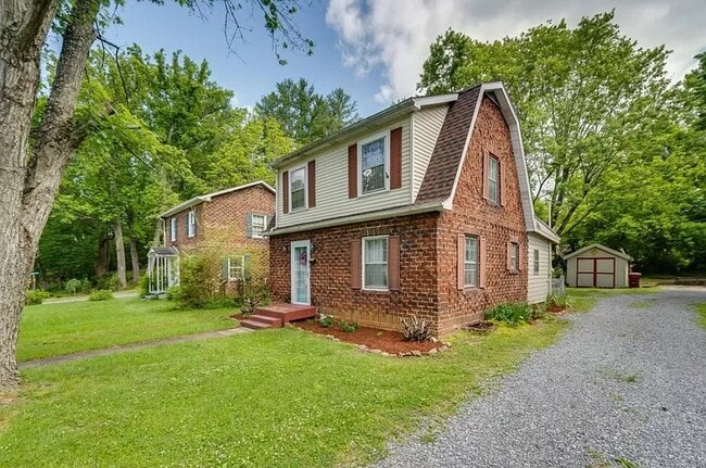 property at 203 Boyd St