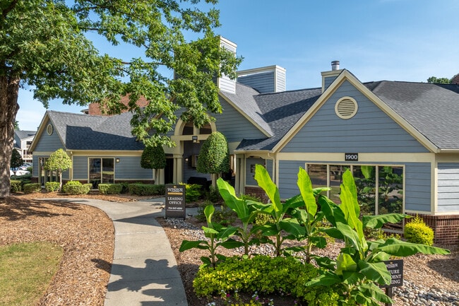 Windsor Landing Apartments in Matthews, NC - Building Photo - Building Photo