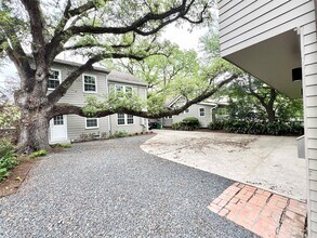 1419 Branard St in Houston, TX - Foto de edificio - Building Photo