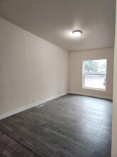 30160 Santiam Hwy in Lebanon, OR - Building Photo - Building Photo