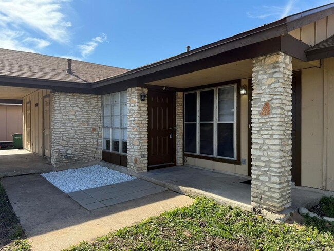 10704 Topperwein Dr in Austin, TX - Building Photo - Building Photo