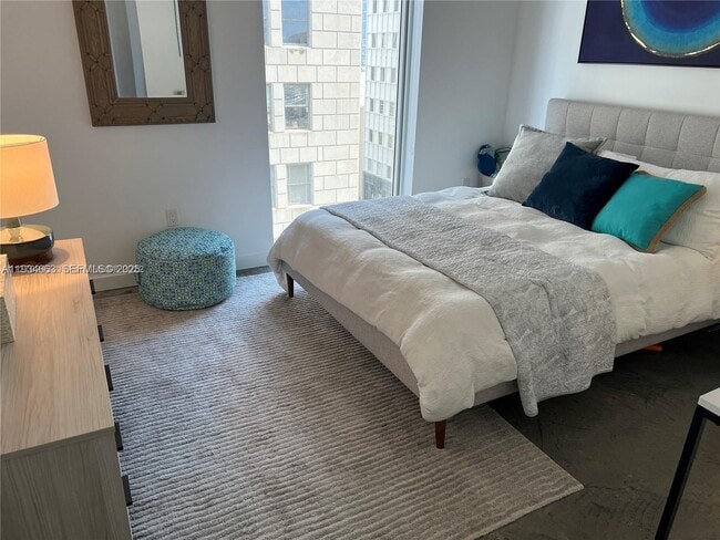 151 SE 1st St, Unit 702 in Miami, FL - Foto de edificio - Building Photo