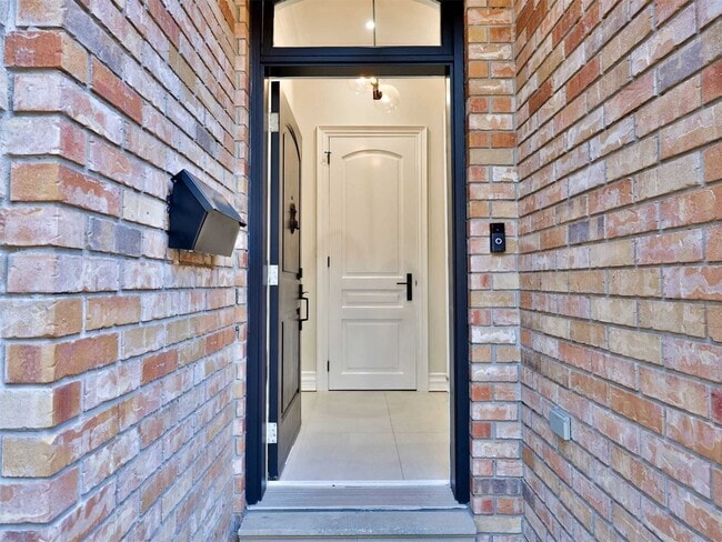 31 Webster Ave in Toronto, ON - Building Photo - Building Photo