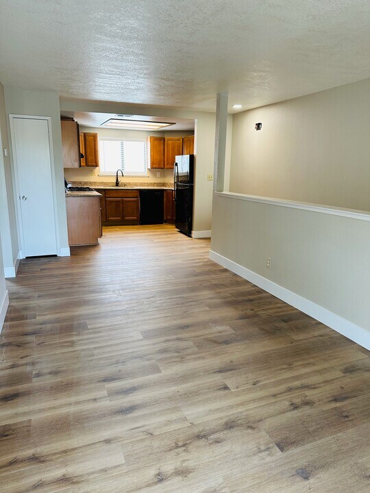 34 W 7th St in Tracy, CA - Building Photo