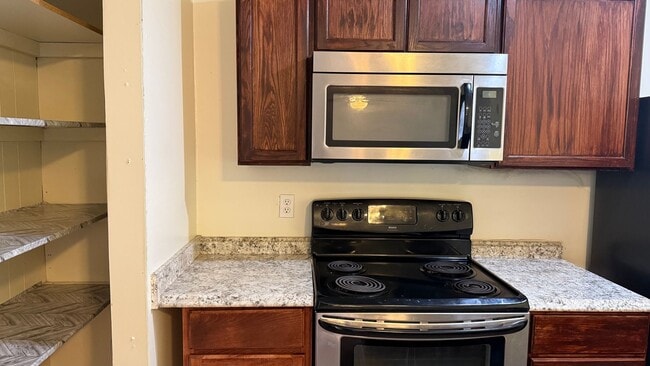 4917 N Holt Ave in Fresno, CA - Foto de edificio - Building Photo