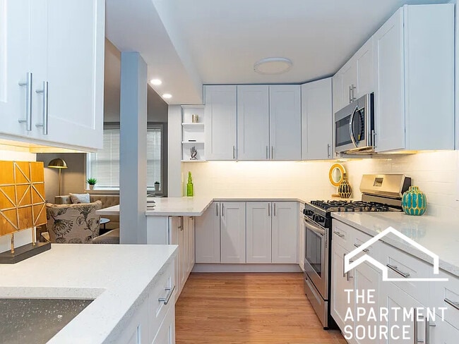 3729 N Clifton Ave, Unit 1F