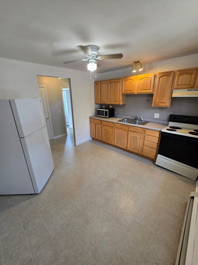 164 Mathewson St, Unit D