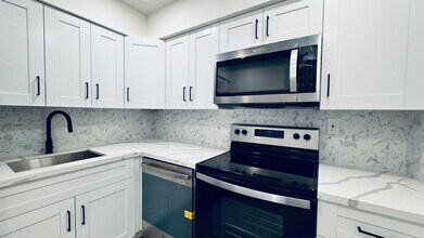1470 NW 22nd Ct in Fort Lauderdale, FL - Building Photo - Building Photo