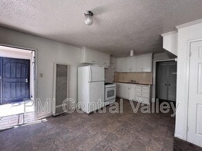 111 E Grove St in Stockton, CA - Building Photo - Building Photo