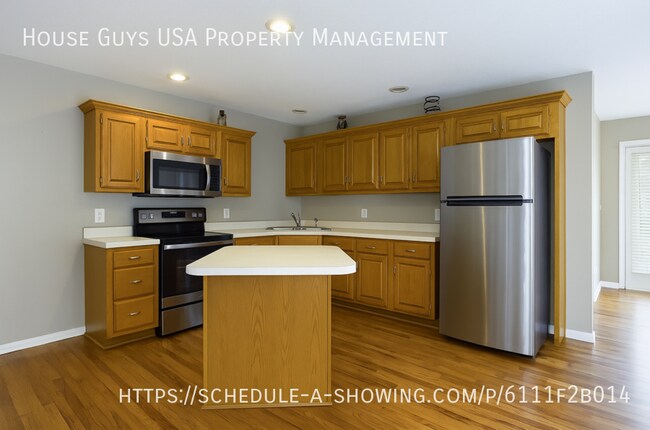 8308 N Barclay Cir in Kansas City, MO - Building Photo - Building Photo