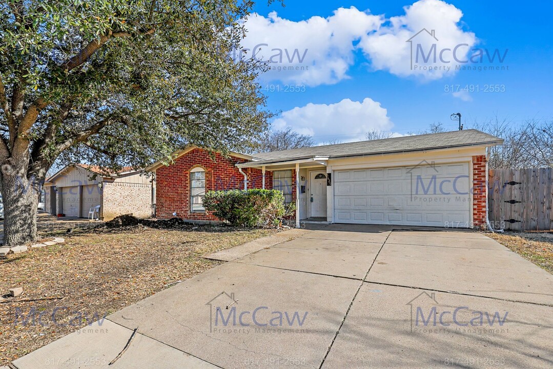 5629 De Cory Rd in Fort Worth, TX - Building Photo