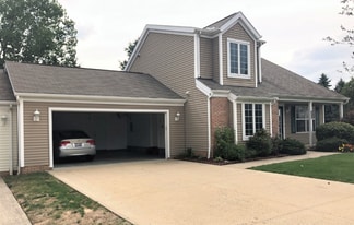 8572 Mandell Dr in Macedonia, OH - Building Photo