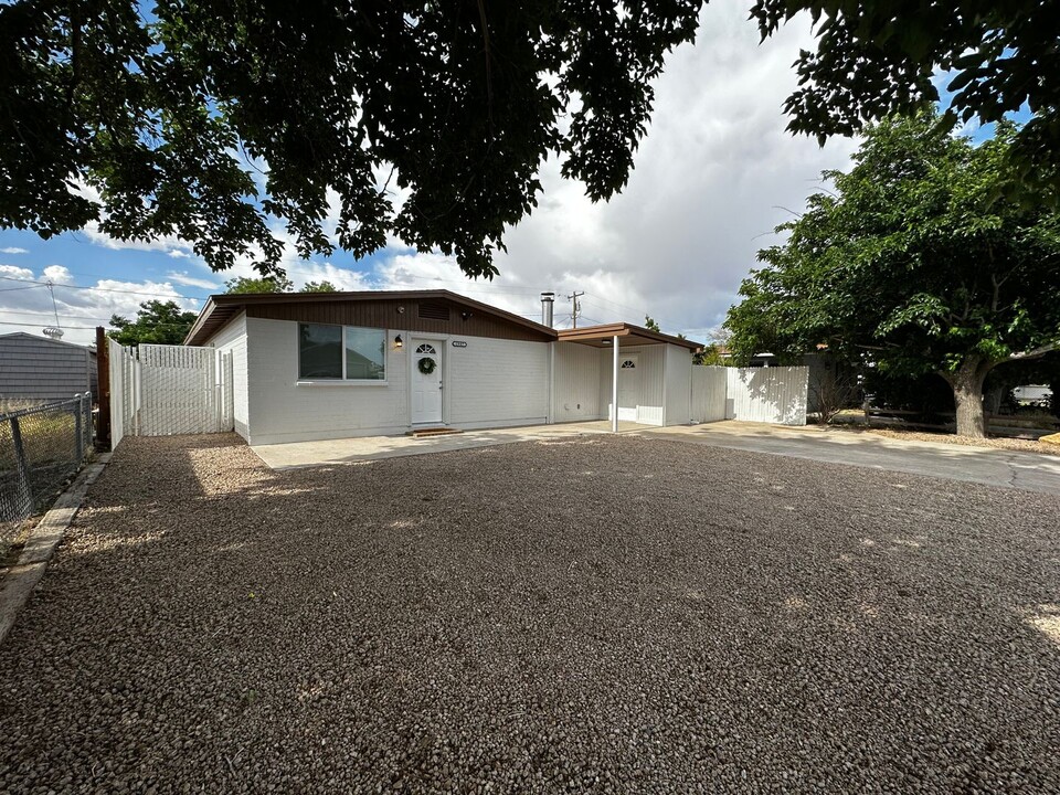 1947 Hope Ave in Kingman, AZ - Foto de edificio