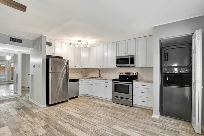 property at 3942 W Alabama St