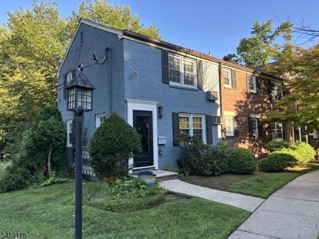 112 Lincoln Park E
