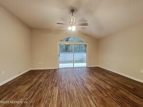 6075 Scenic Meadow Ln in Jacksonville, FL - Foto de edificio - Building Photo