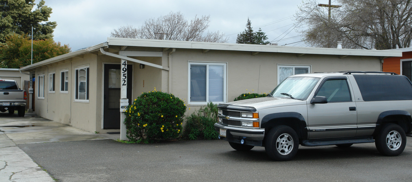 4950 Thornton Ave in Fremont, CA - Building Photo