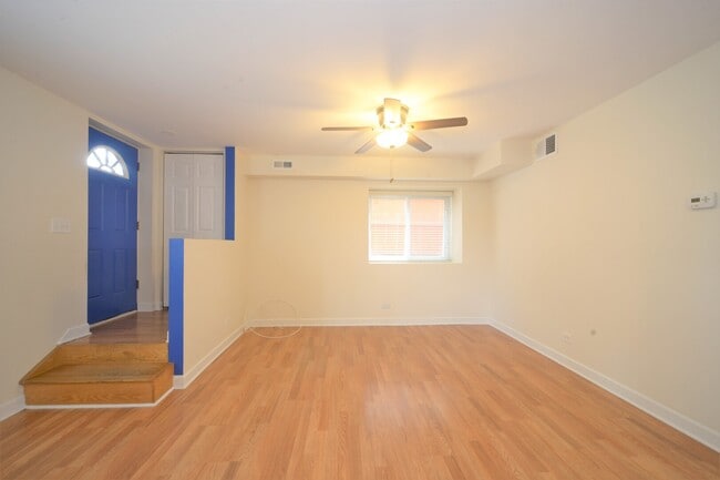 2652 N Mont Clare Ave in Chicago, IL - Building Photo - Building Photo