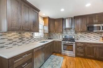 5624 Kemp Ln in Burke, VA - Building Photo - Building Photo