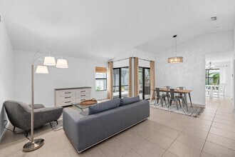 2533 Bedford Mews Dr in Wellington, FL - Building Photo - Building Photo