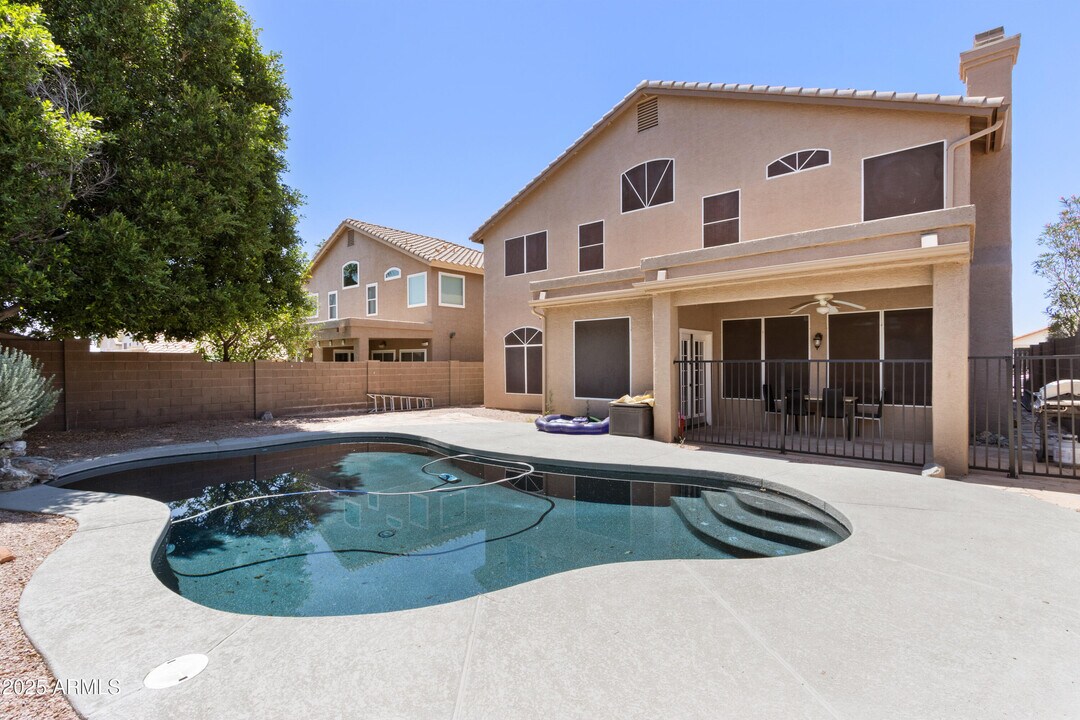 1018 E Silverwood Dr in Phoenix, AZ - Building Photo