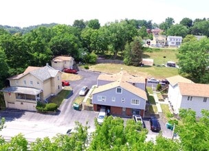 535 New Alexandria Rd, Unit 2 in Greensburg, PA - Building Photo - Building Photo