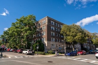1607 Commonwealth Ave, Unit 12A in Boston, MA - Building Photo - Building Photo